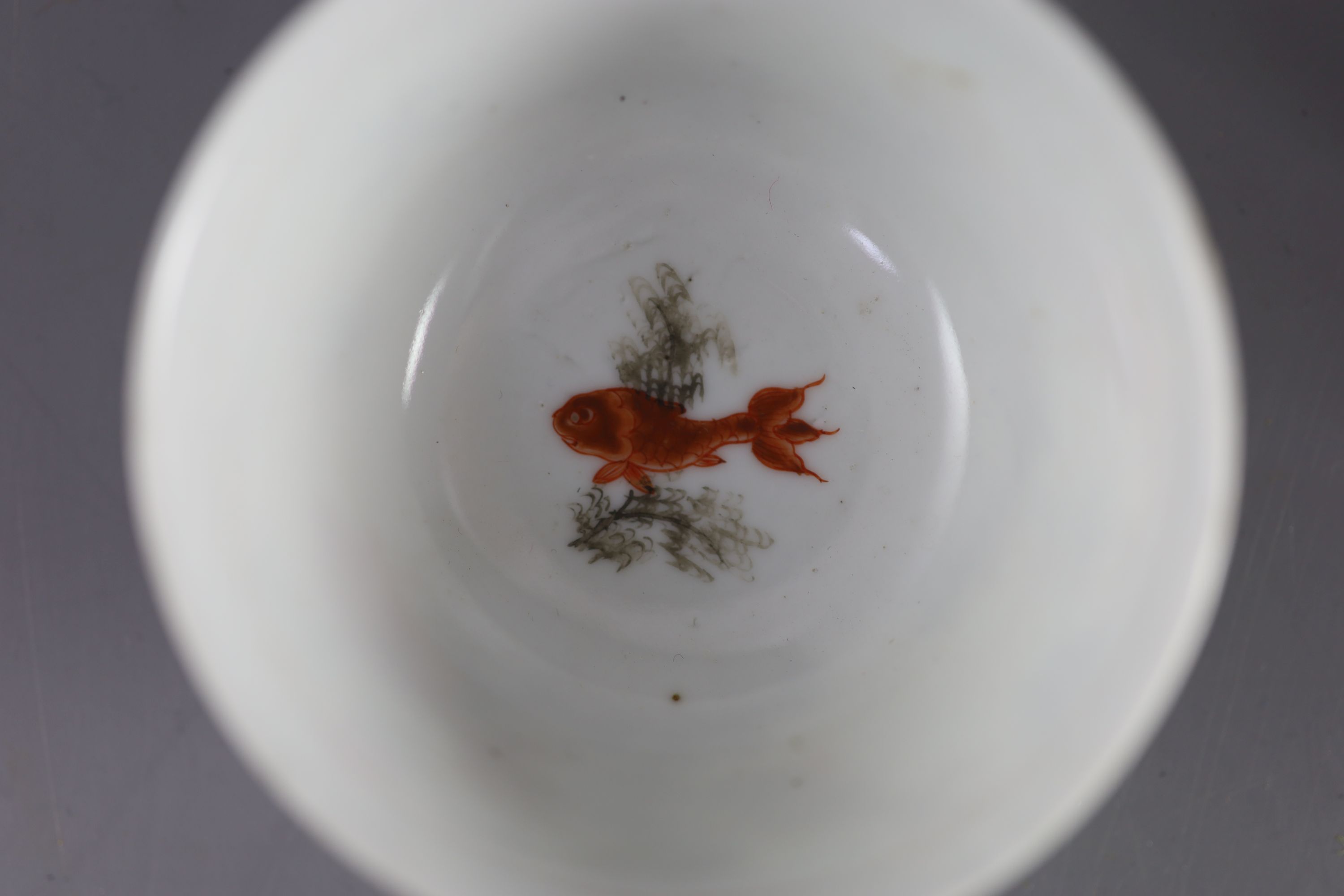 A Chinese Qianlong tea bowl decorated with goldfish, and an associated saucer, diameter 7.5cm and 10.5cm